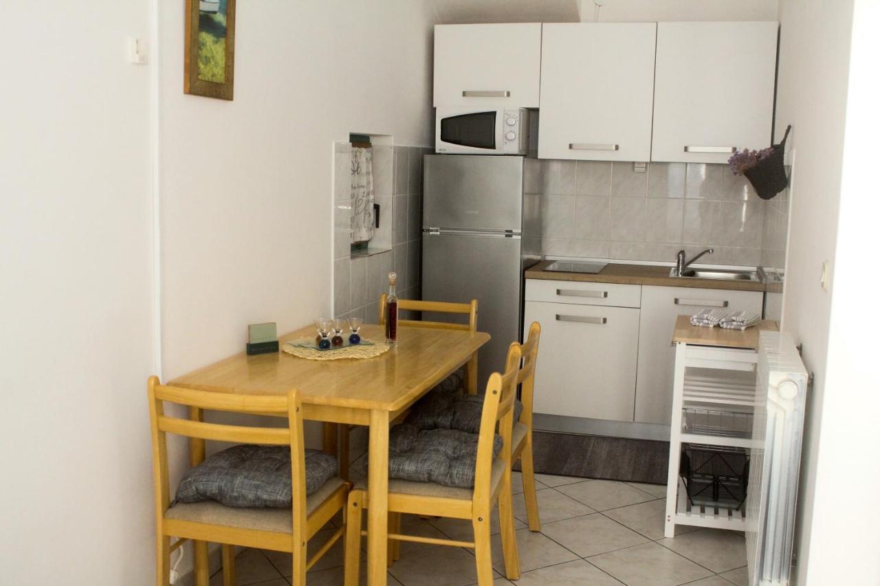 Apartments Marina Sveti Filip i Jakov Eksteriør bilde