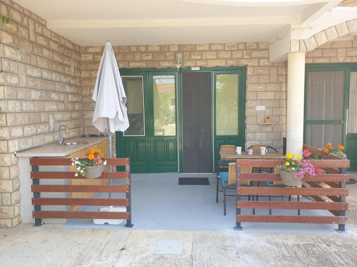 Apartments Marina Sveti Filip i Jakov Rom bilde