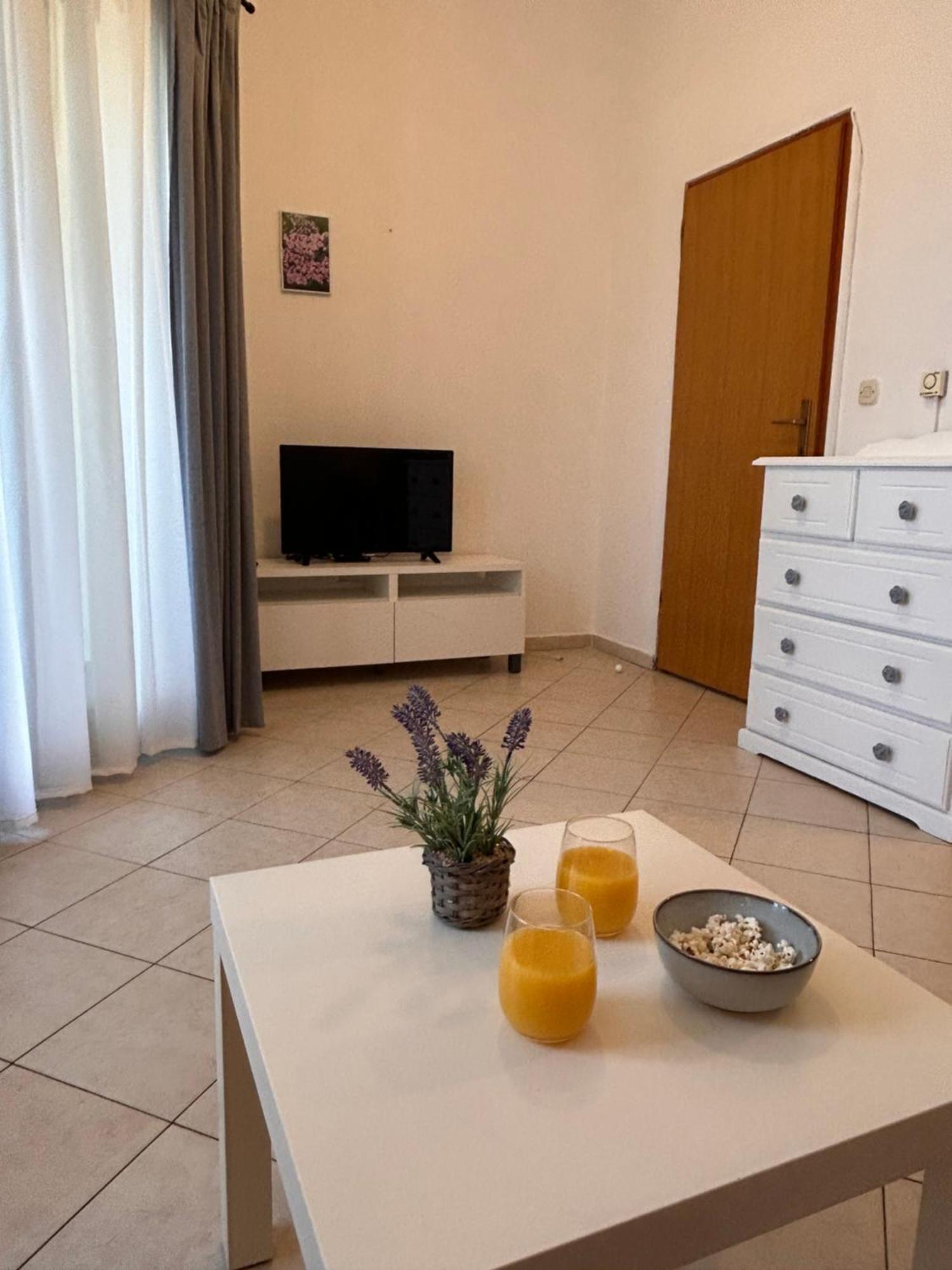 Apartments Marina Sveti Filip i Jakov Eksteriør bilde
