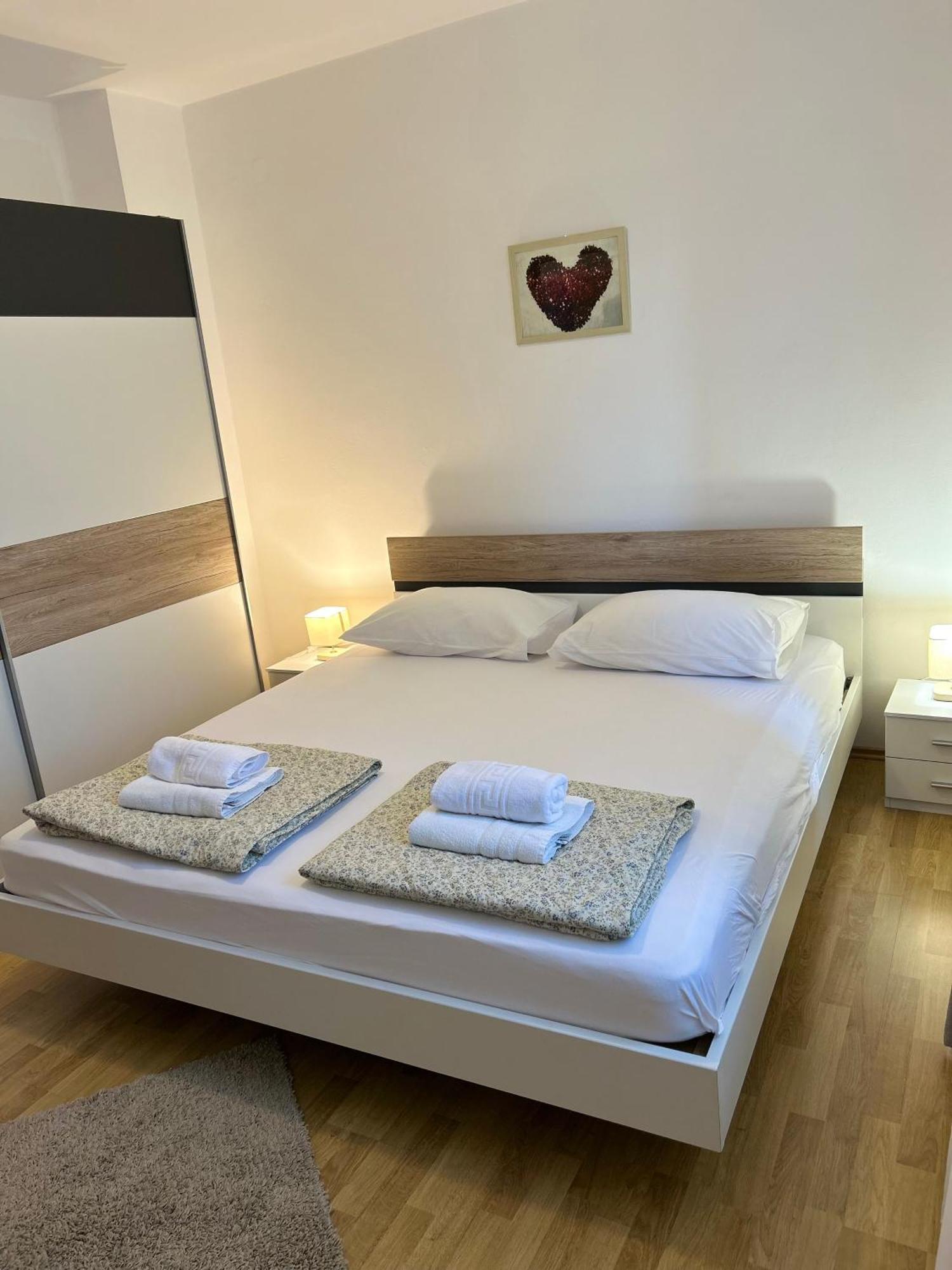 Apartments Marina Sveti Filip i Jakov Eksteriør bilde