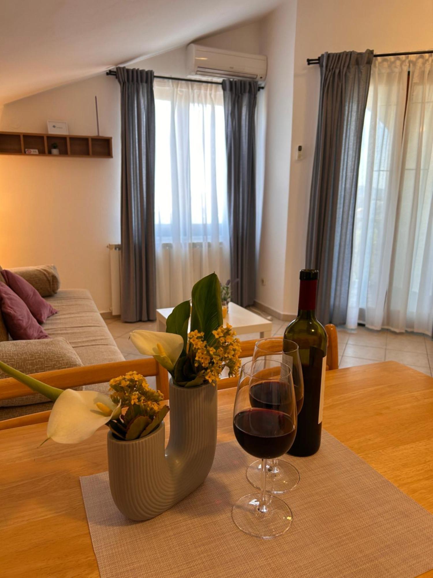 Apartments Marina Sveti Filip i Jakov Eksteriør bilde